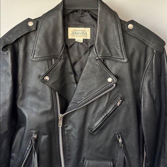 Vintage St John’s Bay Men’s Classic Black Leather Motorcycle Biker Jacket size L - Picture 3 of 9